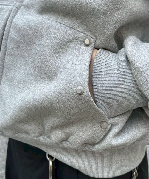 Chikashitsu +(チカシツプラス)の「【Chikashitsu +】cropped studs fur zip hoodie / 【チカシツプラス】クロップドスタッズファージップフーディ(パーカー・メンズ・ブラック/グレー・ONE SIZE)」の17枚目の写真