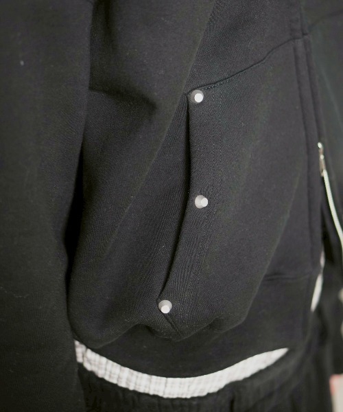 Chikashitsu +(チカシツプラス)の「【Chikashitsu +】cropped studs fur zip hoodie / 【チカシツプラス】クロップドスタッズファージップフーディ(パーカー・メンズ・ブラック/グレー・ONE SIZE)」の9枚目の写真