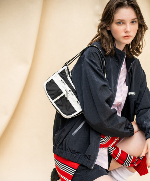 LeSportsac(レスポートサック)の「SMALL EVERYDAY BAG スペクテイターブラック(ショルダーバッグ・レディース・ブラック・FREE)」の5枚目の写真