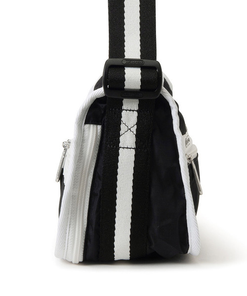 LeSportsac(レスポートサック)の「SMALL EVERYDAY BAG スペクテイターブラック(ショルダーバッグ・レディース・ブラック・FREE)」の7枚目の写真