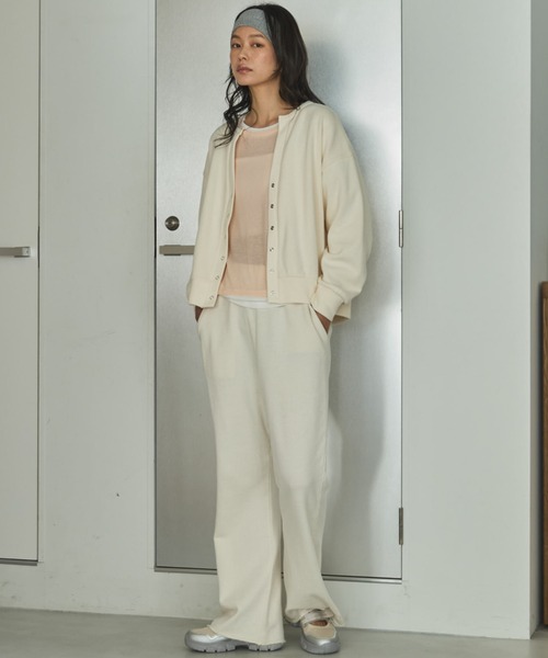 Doux archives（ドゥアルシーヴ）の「【ZOZO限定】美脚見え/ピグメント裏毛フレアパンツ（スウェットパンツ・レディース・チャコールグレー/アイボリー/カーキ・FREE）」の5枚目の写真