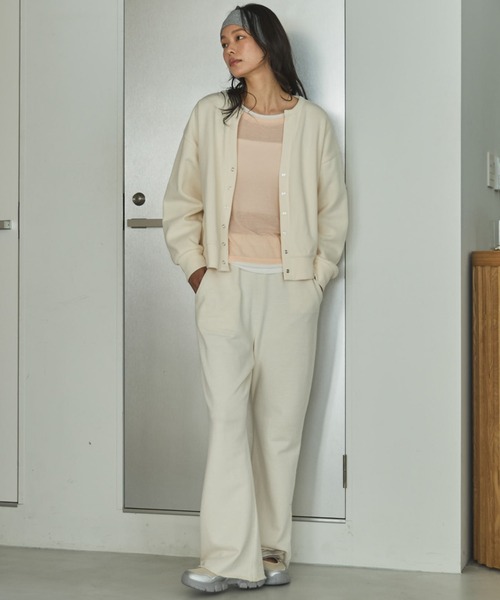 Doux archives（ドゥアルシーヴ）の「【ZOZO限定】美脚見え/ピグメント裏毛フレアパンツ（スウェットパンツ・レディース・チャコールグレー/アイボリー/カーキ・FREE）」の6枚目の写真