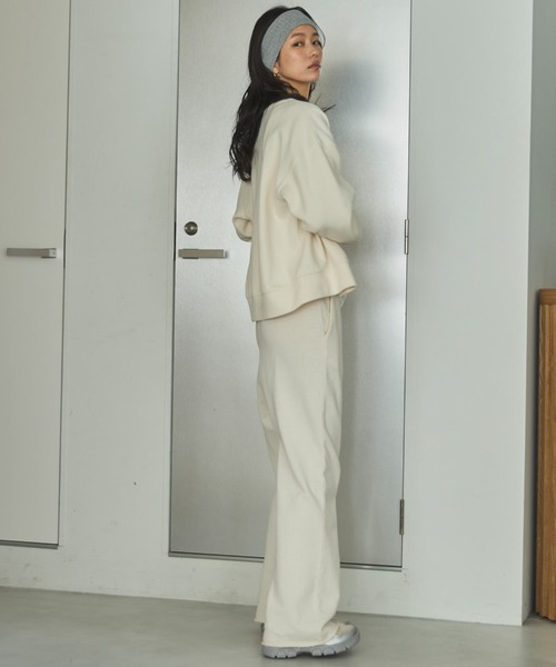 Doux archives（ドゥアルシーヴ）の「【ZOZO限定】美脚見え/ピグメント裏毛フレアパンツ（スウェットパンツ・レディース・チャコールグレー/アイボリー/カーキ・FREE）」の11枚目の写真