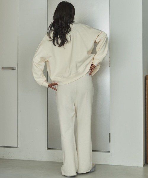 Doux archives（ドゥアルシーヴ）の「【ZOZO限定】美脚見え/ピグメント裏毛フレアパンツ（スウェットパンツ・レディース・チャコールグレー/アイボリー/カーキ・FREE）」の13枚目の写真