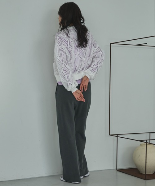 Doux archives（ドゥアルシーヴ）の「【ZOZO限定】美脚見え/ピグメント裏毛フレアパンツ（スウェットパンツ・レディース・チャコールグレー/アイボリー/カーキ・FREE）」の22枚目の写真