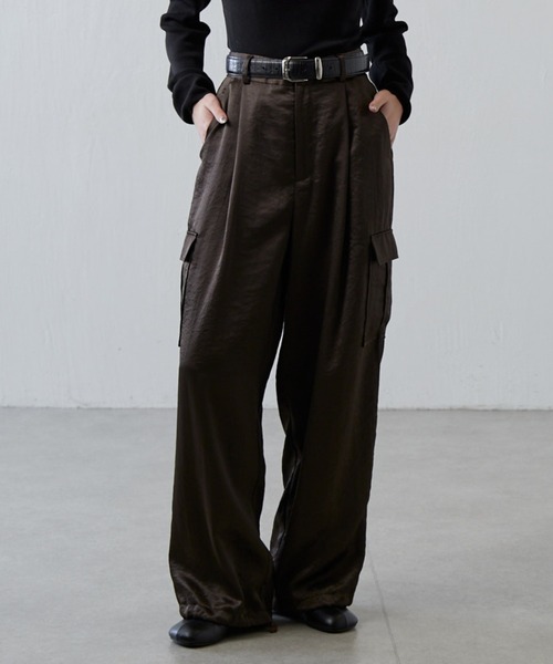 Lui's（ルイス）の「サテンカーゴパンツ（カーゴパンツ・レディース・ブラック/ブラウン・36/38）」の2枚目の写真
