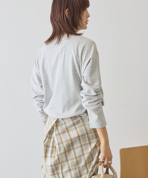 AMERICAN HOLIC（アメリカンホリック）の「クルーネックスクエアヘムプルオーバー（Tシャツ/カットソー・レディース・オフホワイト/グレー系その他・L/M）」の11枚目の写真