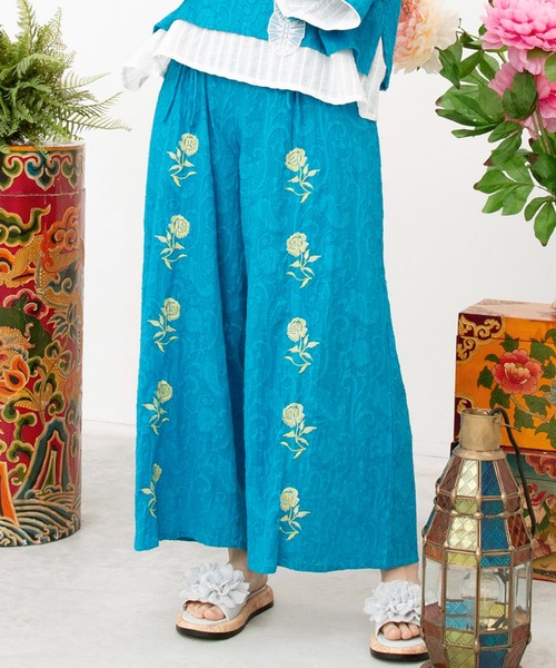 チャイハネ（チャイハネ）の「【チャイハネ】ペティナ刺繍ワイドフレアパンツ（その他パンツ・レディース・ブラック/ホワイト/ブルー・FREE）」の3枚目の写真