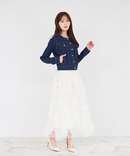 tocco closet(トッコ クローゼット)の「ビジューリボン釦ノーカラーデニムジャケット(デニムジャケット・レディース・インディゴブルー/ライトブルー・M)」の5枚目の写真