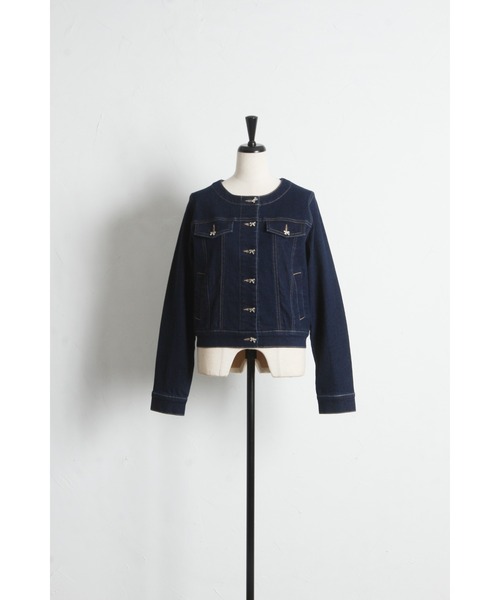 tocco closet(トッコ クローゼット)の「ビジューリボン釦ノーカラーデニムジャケット(デニムジャケット・レディース・インディゴブルー/ライトブルー・M)」の11枚目の写真