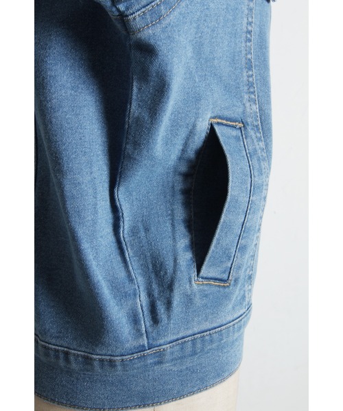 tocco closet(トッコ クローゼット)の「ビジューリボン釦ノーカラーデニムジャケット(デニムジャケット・レディース・インディゴブルー/ライトブルー・M)」の21枚目の写真