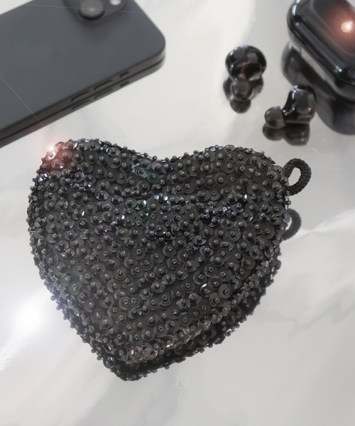 BAYFLOW(ベイフロー)の「BFスパンコールハートポーチ(ポーチ・レディース・ブラック/ブルー/レッド/イエロー・0)」の2枚目の写真