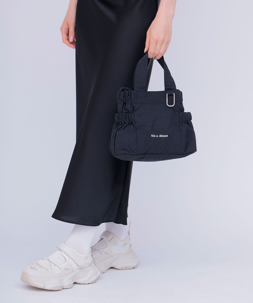 Out n About(アウトナバウト)の「\約200gの軽量バッグ/ギャザーバッグ【Jagged/ジャギー】S(トートバッグ・レディース・ブラック/イエロー/ライトパープル/ブルー/セージグリーン/レッド/ブルー系その他/スモークピンク/ブラウン・FREE)」の1枚目の写真