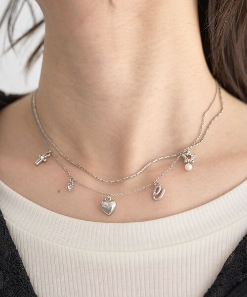 earth music&ecology(アースミュージックアンドエコロジー)の「レター2連ネックレス(ネックレス・レディース・ゴールド/シルバー・FREE)」の1枚目の写真