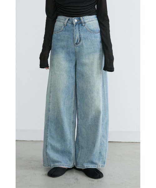 ANF.MUU（アンフムー）の「バックフラップポケットルーズデニム（デニムパンツ・レディース・ライトブルー・MEDIUM/SMALL/LARGE）」の3枚目の写真