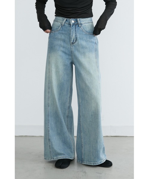 ANF.MUU（アンフムー）の「バックフラップポケットルーズデニム（デニムパンツ・レディース・ライトブルー・MEDIUM/SMALL/LARGE）」の2枚目の写真