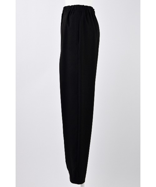 ENFOLD(エンフォルド)の「DRAPE TAPERED-TROUSERS(スラックス・レディース・ブラック/ダークネイビー・36/38)」の3枚目の写真