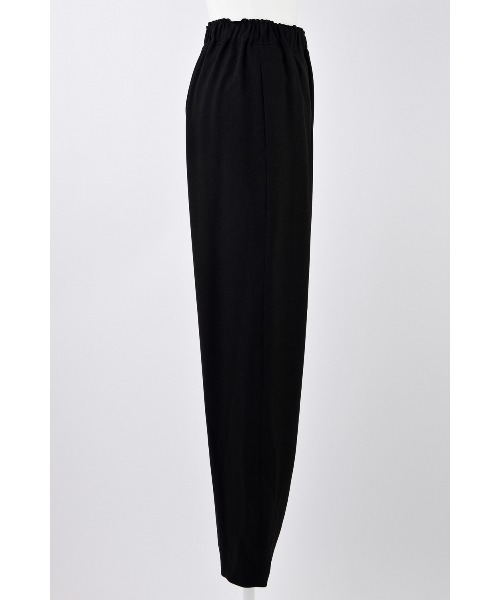 ENFOLD(エンフォルド)の「DRAPE TAPERED-TROUSERS(スラックス・レディース・ブラック/ダークネイビー・36/38)」の5枚目の写真