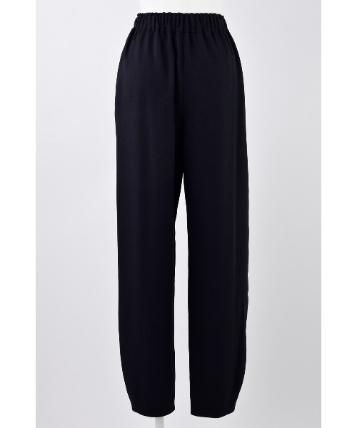 ENFOLD(エンフォルド)の「DRAPE TAPERED-TROUSERS(スラックス・レディース・ブラック/ダークネイビー・36/38)」の7枚目の写真
