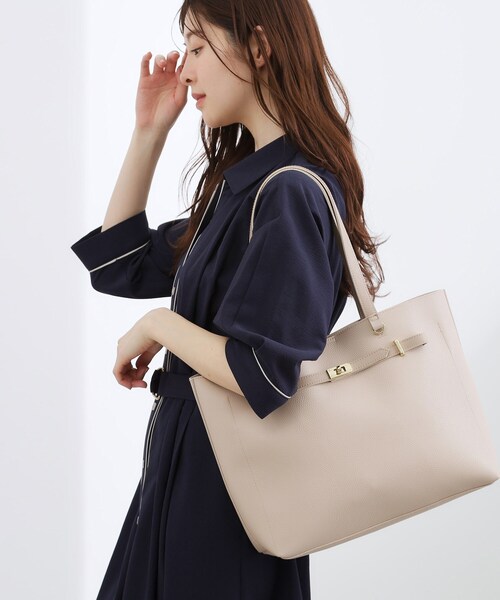 grove(グローブ)の「【軽量・A4】ベルト3層トート(トートバッグ・レディース・ブラック/アイボリー/ベージュ系8・00)」の3枚目の写真