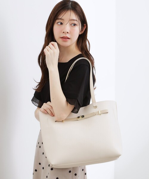 grove(グローブ)の「【軽量・A4】ベルト3層トート(トートバッグ・レディース・ブラック/アイボリー/ベージュ系8・00)」の1枚目の写真