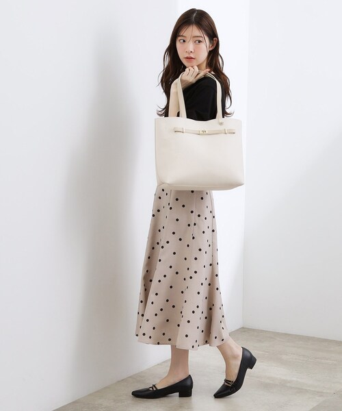 grove(グローブ)の「【軽量・A4】ベルト3層トート(トートバッグ・レディース・ブラック/アイボリー/ベージュ系8・00)」の5枚目の写真