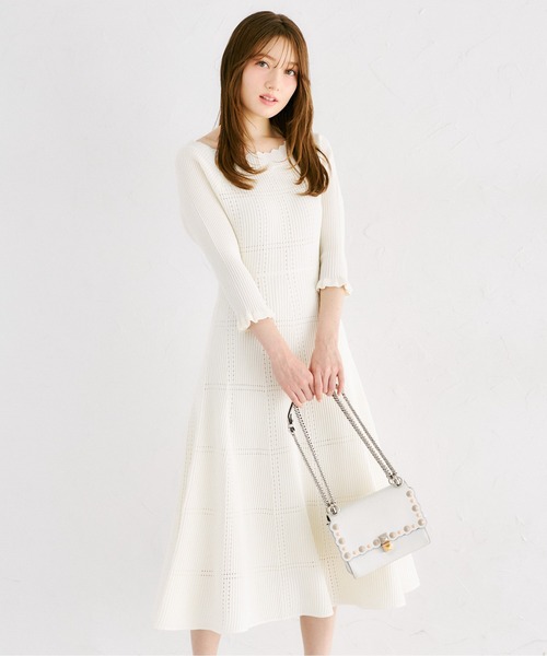 tocco closet(トッコ クローゼット)の「袖口フリル付きスカラネックシアーチェックリブニットワンピース(ワンピース・レディース・ネイビー/オフホワイト/ピンクベージュ・M)」の1枚目の写真