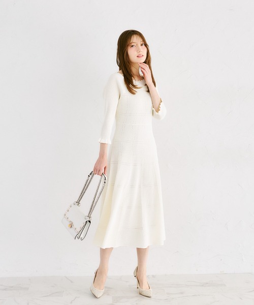 tocco closet(トッコ クローゼット)の「袖口フリル付きスカラネックシアーチェックリブニットワンピース(ワンピース・レディース・ネイビー/オフホワイト/ピンクベージュ・M)」の5枚目の写真