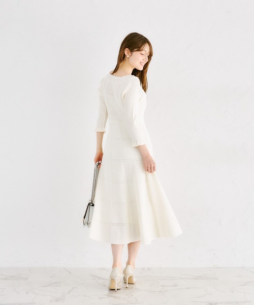 tocco closet(トッコ クローゼット)の「袖口フリル付きスカラネックシアーチェックリブニットワンピース(ワンピース・レディース・ネイビー/オフホワイト/ピンクベージュ・M)」の6枚目の写真