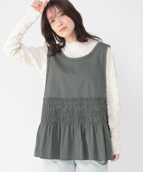 studio CLIP（スタディオクリップ）の「ダブルフロントシャーリングベスト（ベスト・レディース・スモーク/カーキ・FREE）」の3枚目の写真