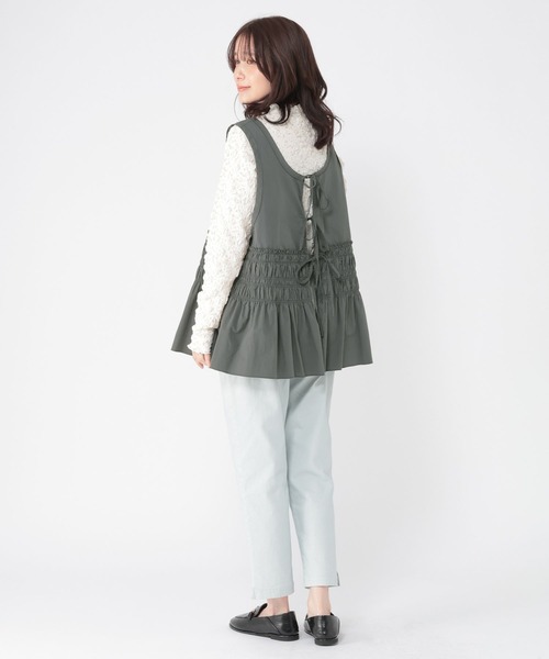studio CLIP（スタディオクリップ）の「ダブルフロントシャーリングベスト（ベスト・レディース・スモーク/カーキ・FREE）」の7枚目の写真