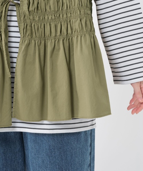 studio CLIP（スタディオクリップ）の「ダブルフロントシャーリングベスト（ベスト・レディース・スモーク/カーキ・FREE）」の17枚目の写真