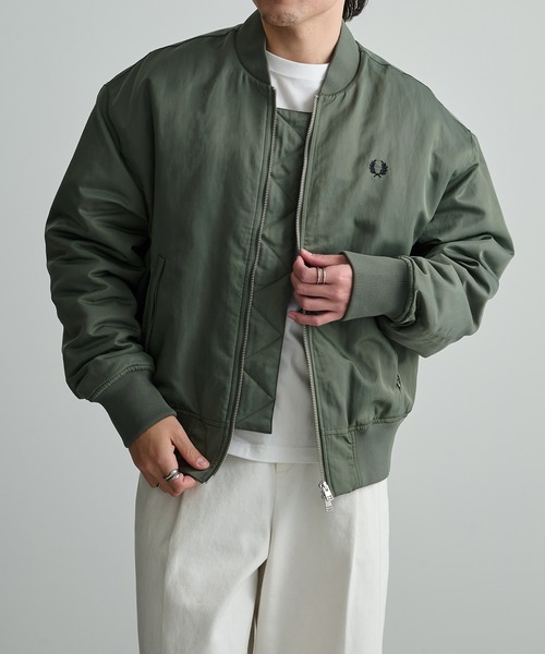 FRED PERRY(フレッドペリー)の「【FRED PERRY】QUILTED TENNIS BOMBER JACKET MA-1 J3318/キルテッド テニス ボンバー ジャケット(ブルゾン・メンズ・カーキ・XL/L/M/S)」の3枚目の写真