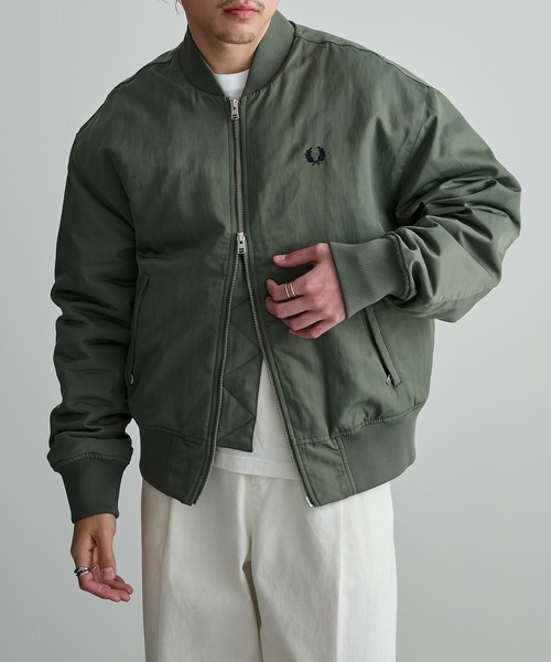 FRED PERRY(フレッドペリー)の「【FRED PERRY】QUILTED TENNIS BOMBER JACKET MA-1 J3318/キルテッド テニス ボンバー ジャケット(ブルゾン・メンズ・カーキ・XL/L/M/S)」の2枚目の写真