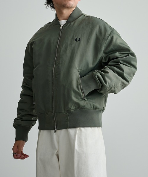 FRED PERRY(フレッドペリー)の「【FRED PERRY】QUILTED TENNIS BOMBER JACKET MA-1 J3318/キルテッド テニス ボンバー ジャケット(ブルゾン・メンズ・カーキ・XL/L/M/S)」の4枚目の写真