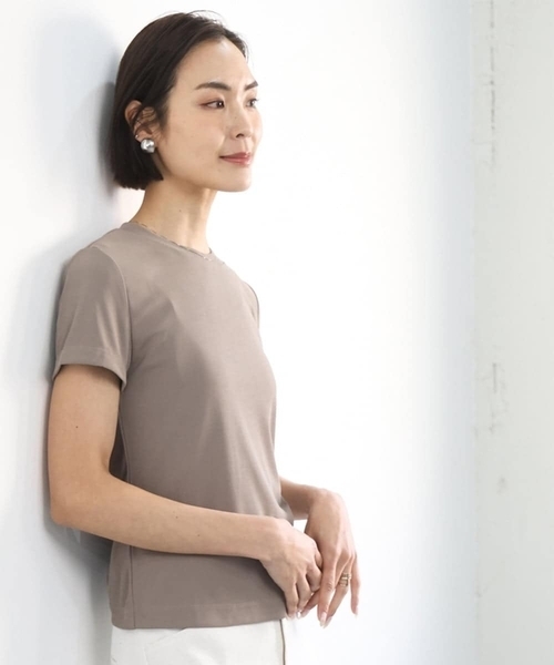 MICHEL KLEIN（ミッシェル・クラン）の「[遮熱効果素材]クリーンシルエットTシャツ（Tシャツ/カットソー・レディース・ブラック/ホワイト/カーキ・38）」の3枚目の写真