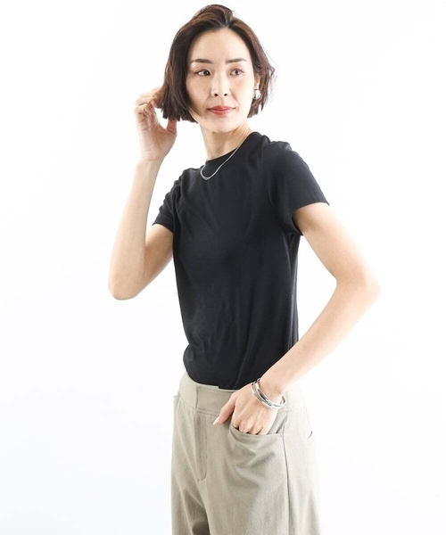 MICHEL KLEIN（ミッシェル・クラン）の「[遮熱効果素材]クリーンシルエットTシャツ（Tシャツ/カットソー・レディース・ブラック/ホワイト/カーキ・38）」の11枚目の写真
