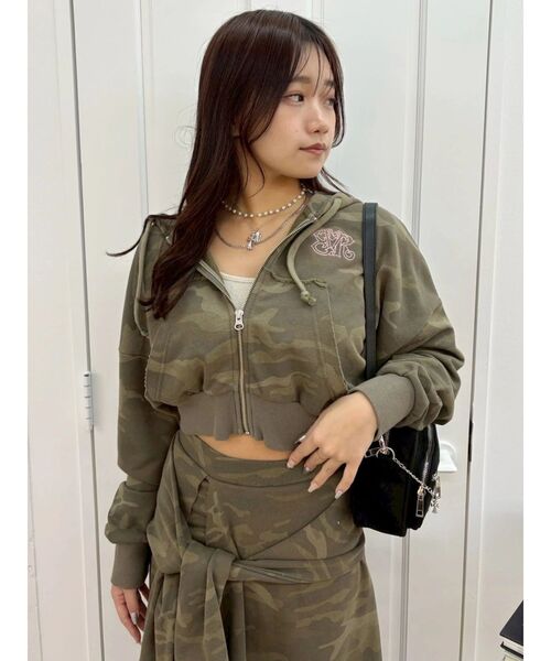EVRIS(エヴリス)の「ワンポイントロゴショートパーカー【セットアップ着用可能】春服(パーカー・レディース・その他1/グレー/ホワイト・FREE)」の4枚目の写真