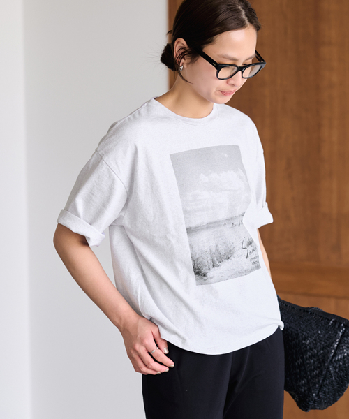 FRAMeWORK（フレームワーク）の「PHOTO T-SHIRT（Tシャツ/カットソー・レディース・ホワイト/ライトグレー・FREE）」の8枚目の写真
