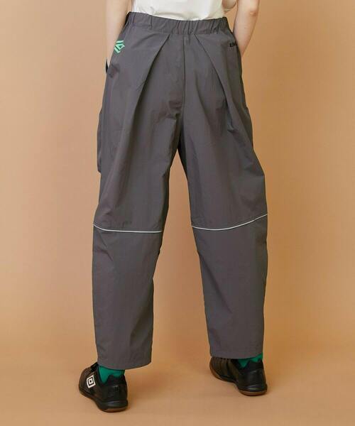FRAPBOIS（フラボア）の「UMBRO TRACK-PANTS（その他パンツ・レディース・グレー/ブラック・1/2）」の5枚目の写真