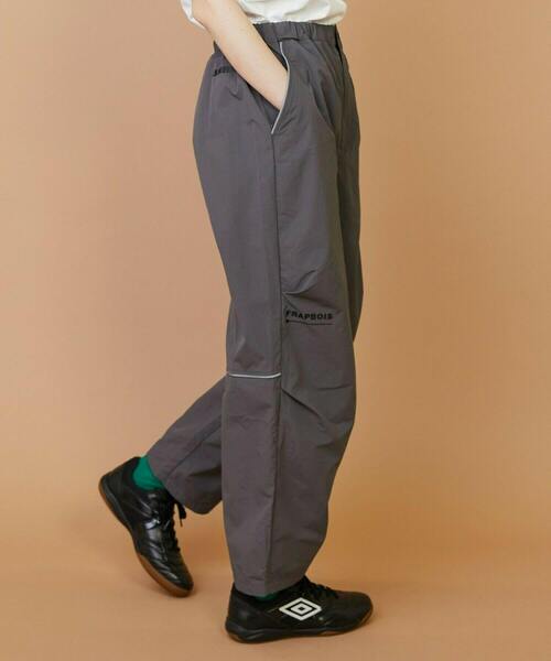 FRAPBOIS（フラボア）の「UMBRO TRACK-PANTS（その他パンツ・レディース・グレー/ブラック・1/2）」の6枚目の写真