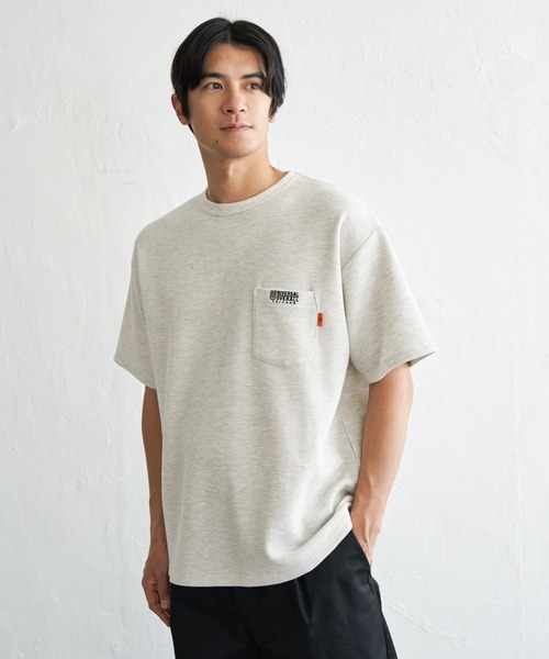 UNIVERSAL OVERALL(ユニバーサルオーバーオール)の「UNIVERSAL OVERALL ユニバーサルオーバーオール DAILYワンポイント刺繍Tシャツ(Tシャツ/カットソー・メンズ・アイボリー/ブラック/ホワイト・XL/L/M/S)」の2枚目の写真