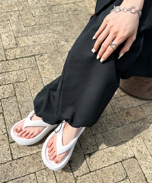 wears(ウェアーズ)の「【軽量・厚底】ボリュームソールビーチサンダル(サンダル・レディース・ブラック/オフホワイト/ベージュ・24.5cm/23.5cm)」の14枚目の写真