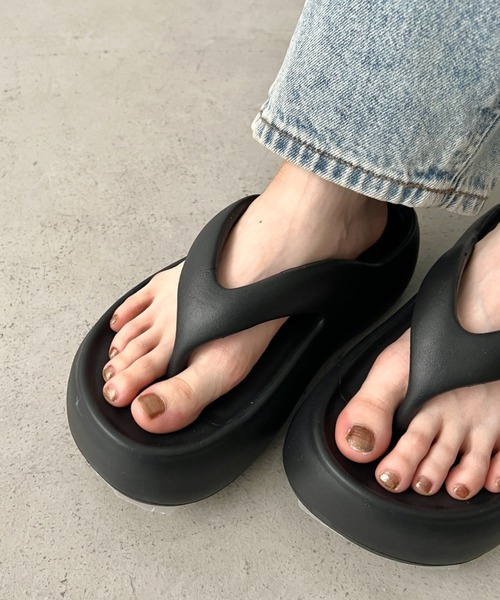wears(ウェアーズ)の「【軽量・厚底】ボリュームソールビーチサンダル(サンダル・レディース・ブラック/オフホワイト/ベージュ・24.5cm/23.5cm)」の17枚目の写真
