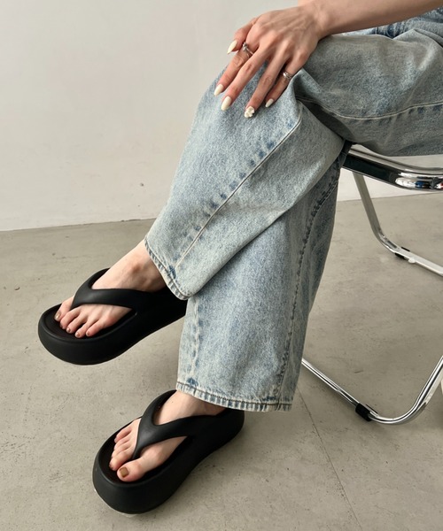 wears(ウェアーズ)の「【軽量・厚底】ボリュームソールビーチサンダル(サンダル・レディース・ブラック/オフホワイト/ベージュ・24.5cm/23.5cm)」の20枚目の写真
