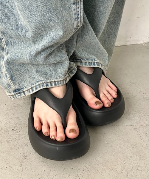 wears(ウェアーズ)の「【軽量・厚底】ボリュームソールビーチサンダル(サンダル・レディース・ブラック/オフホワイト/ベージュ・24.5cm/23.5cm)」の18枚目の写真