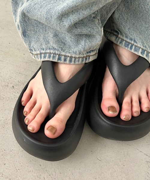 wears(ウェアーズ)の「【軽量・厚底】ボリュームソールビーチサンダル(サンダル・レディース・ブラック/オフホワイト/ベージュ・24.5cm/23.5cm)」の16枚目の写真