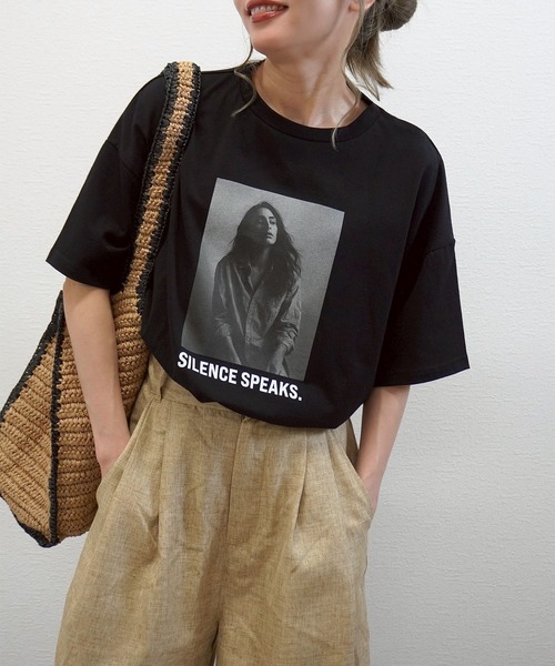 gossara(ゴサラ)の「【主役級Tシャツ】天竺フォトプリントT(Tシャツ/カットソー・レディース・ブラック/オフホワイト/ブラウン・FREE)」の2枚目の写真