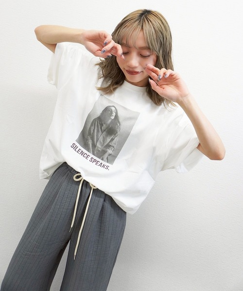 gossara(ゴサラ)の「【主役級Tシャツ】天竺フォトプリントT(Tシャツ/カットソー・レディース・ブラック/オフホワイト/ブラウン・FREE)」の4枚目の写真