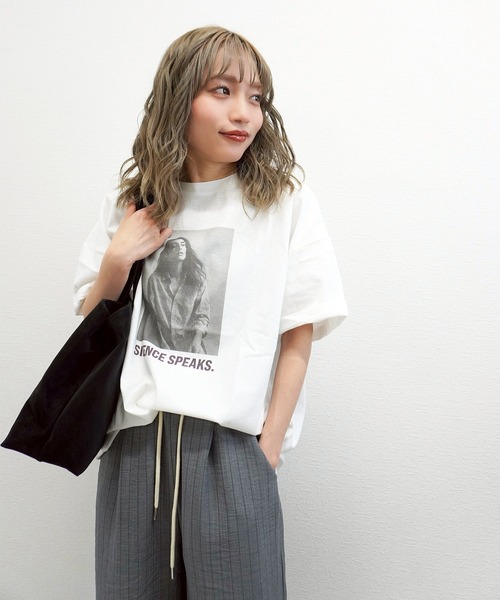 gossara(ゴサラ)の「【主役級Tシャツ】天竺フォトプリントT(Tシャツ/カットソー・レディース・ブラック/オフホワイト/ブラウン・FREE)」の6枚目の写真
